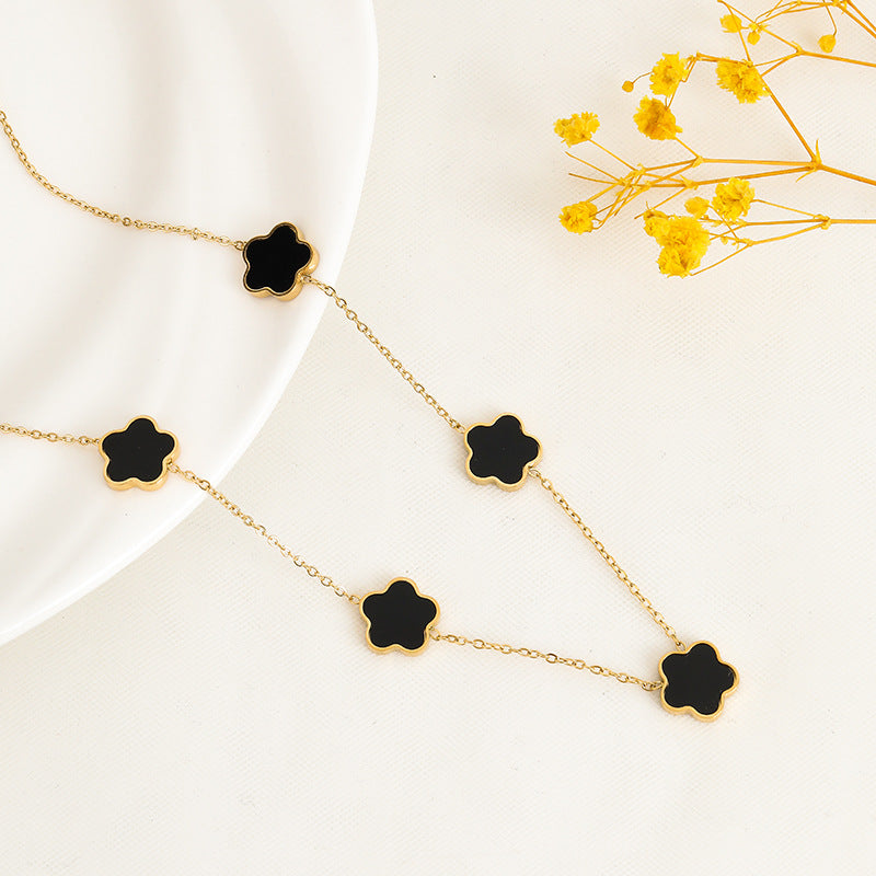 🌸✨ チタンスチール製 5 つのフラワーネックレス ✨🌸