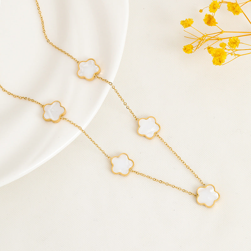 🌸✨ チタンスチール製 5 つのフラワーネックレス ✨🌸